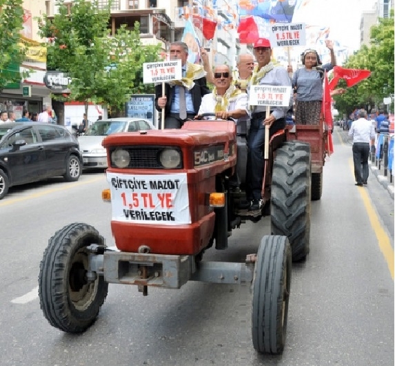 Manisa'da Çiftçiler Traktör Konvoyuyla CHP'ye Oy İstedi galerisi resim 8