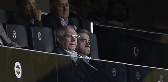 Fenerbahçe Taraftarı Aziz Yıldırım'a ve Selçuk'a Tepkili!