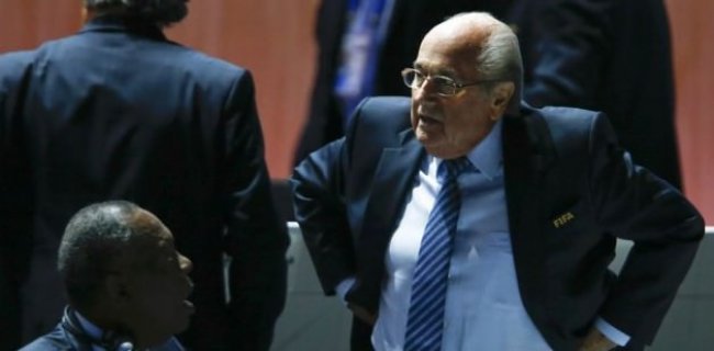 FIFA Başkanı Sepp Blatter İstifa Etti