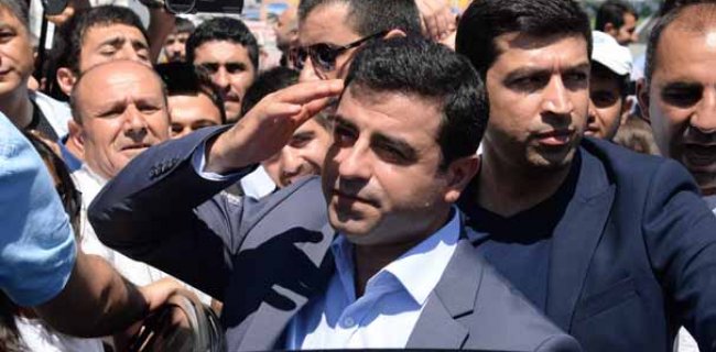 Selahattin Demirtaş'tan İki HDP'li Vekile Uyarı