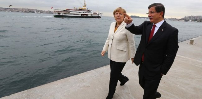 Merkel'den Davutoğlu'na Atatürk Sorusu