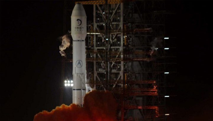 Çin'in Ay'dan örnek toplayan uzay aracı Dünya'ya döndü