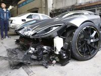 Çin'in En Pahalı Kazası! Servet Değerinde Aracını Böyle Parçaladı